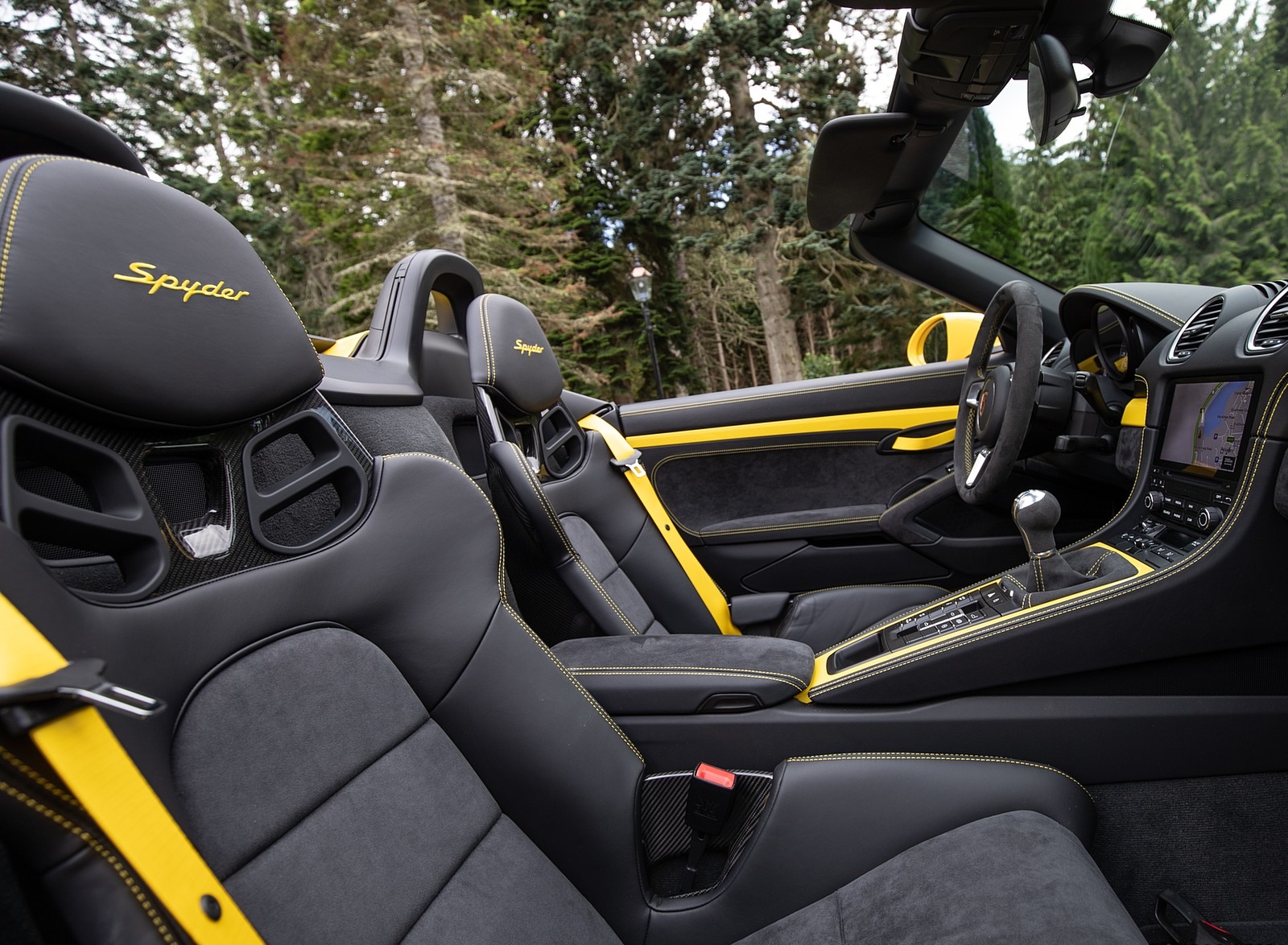2020 Porsche 718 Spyder (Color: Racing Yellow) Interior Seats Wallpapers #86 of 295