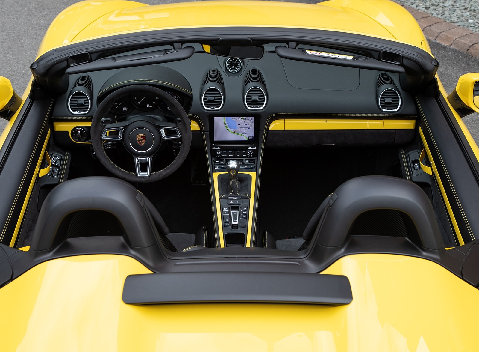 2020 Porsche 718 Spyder (Color: Racing Yellow) Interior Wallpapers #78 of 295