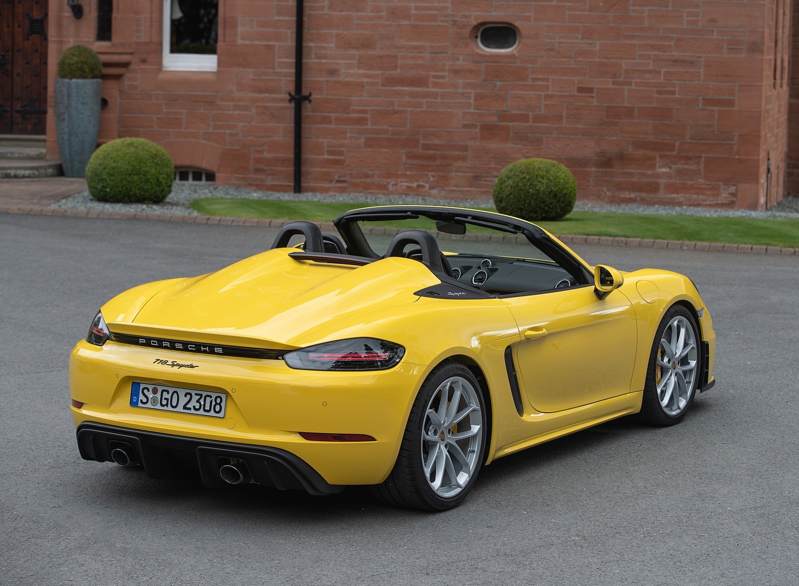 2020 Porsche 718 Spyder (Color: Racing Yellow) Rear Three-Quarter Wallpapers #51 of 295