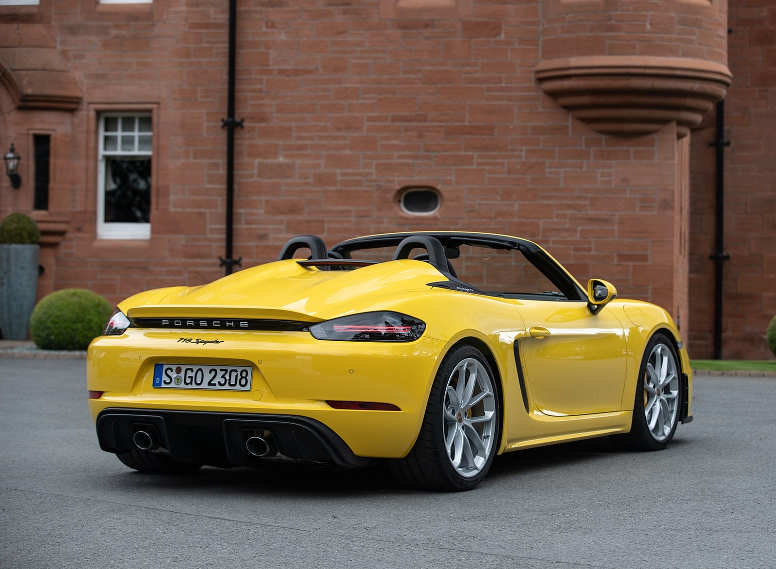 2020 Porsche 718 Spyder (Color: Racing Yellow) Rear Three-Quarter Wallpapers #52 of 295