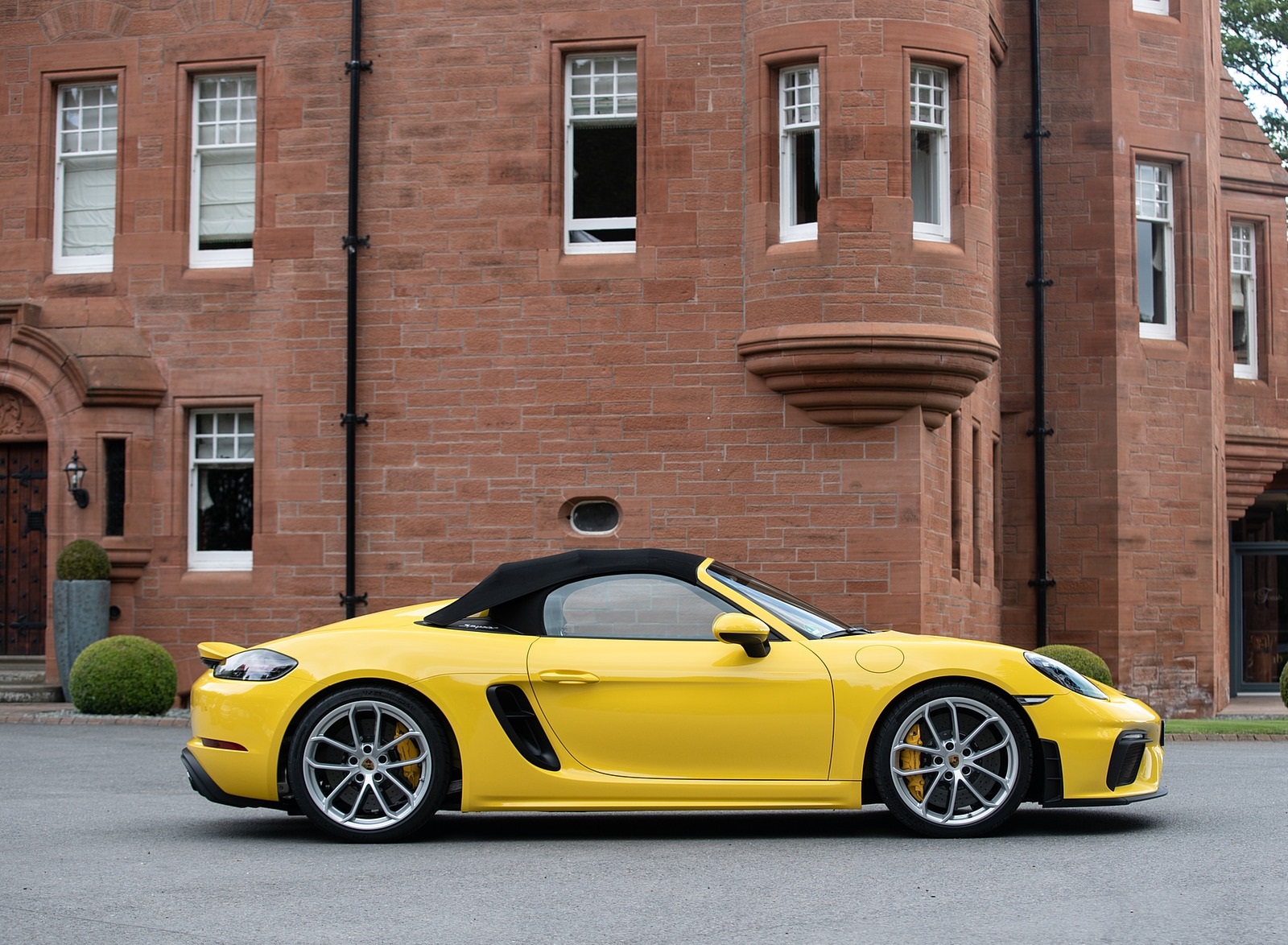 Porsche Cayman Р¶РµР»С‚С‹Р№