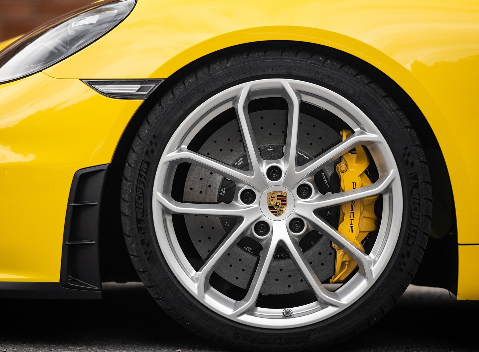 2020 Porsche 718 Spyder (Color: Racing Yellow) Wheel Wallpapers #57 of 295
