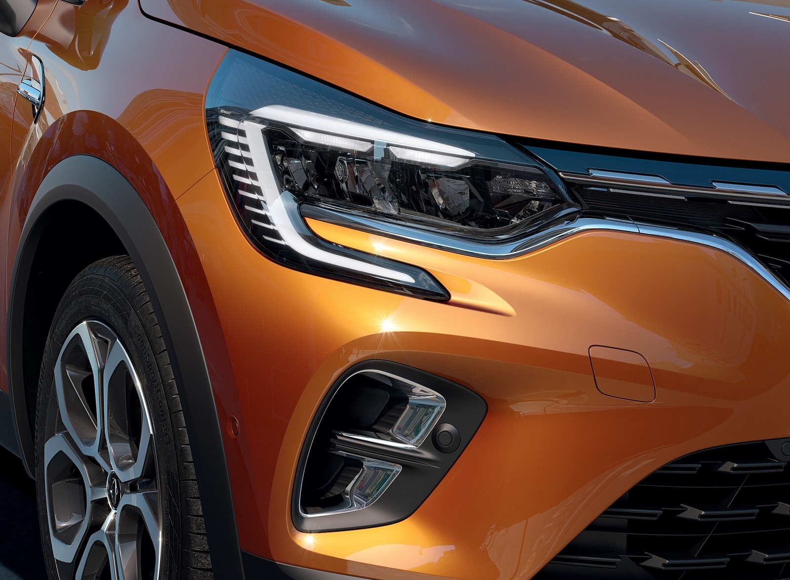 2020 Renault Captur (Color: Atacama Orange) Headlight Wallpapers (7)