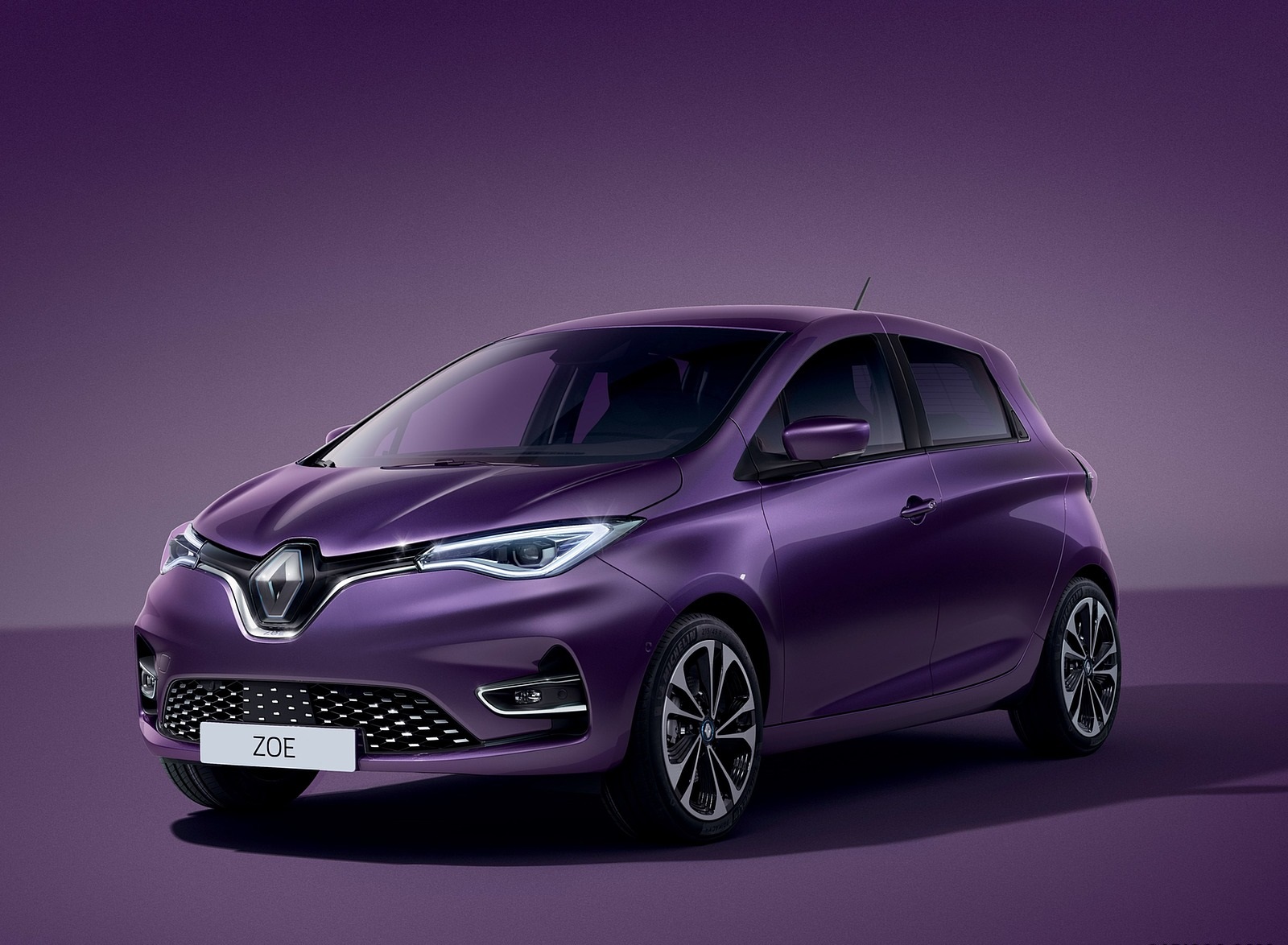 2020 Renault Zoe (Color: Blueberry Purple) Front Three-Quarter Wallpapers #32 of 39