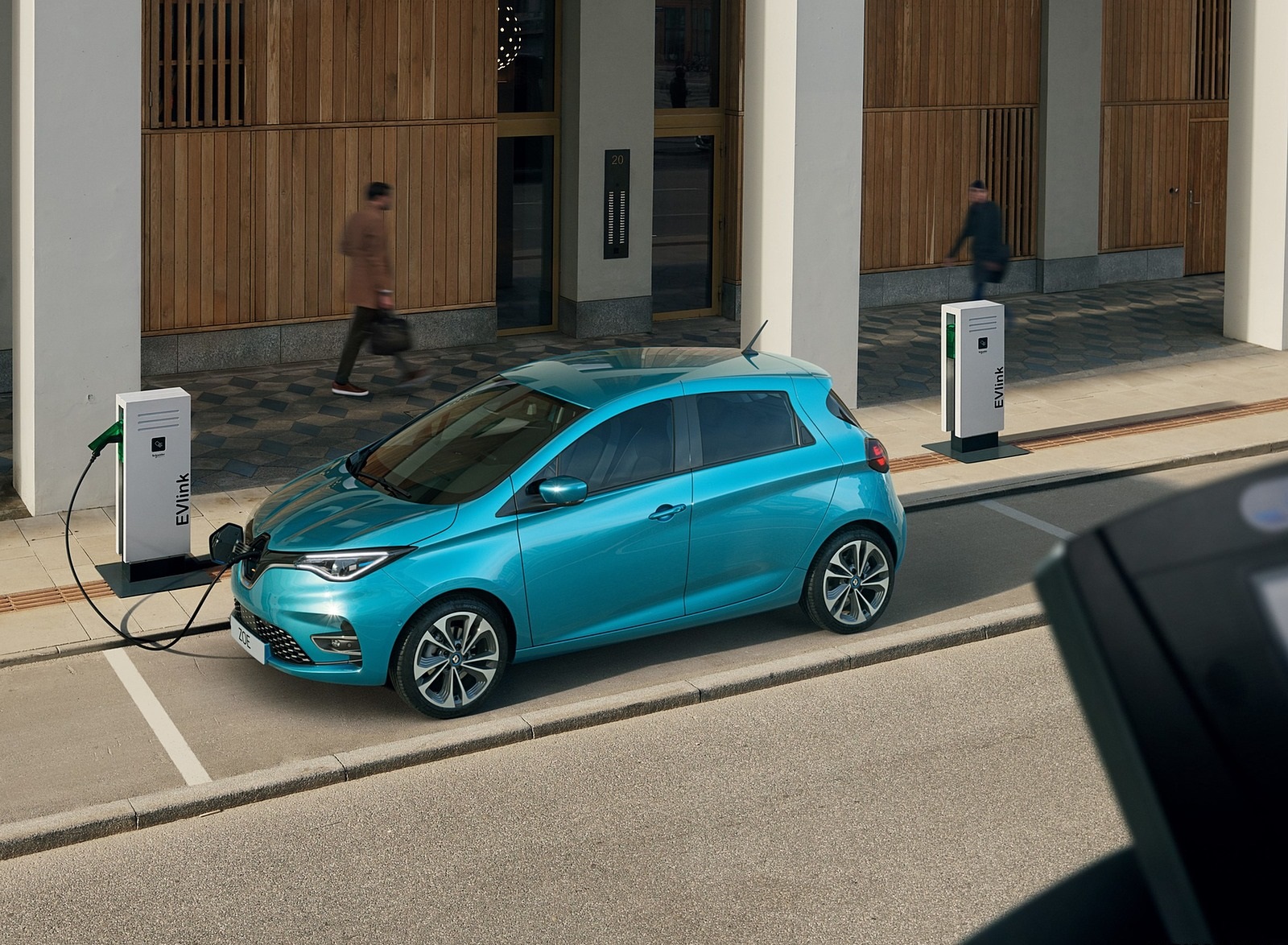 2020 Renault Zoe (Color: Celadon Blue) Front Three-Quarter Wallpapers #4 of 39