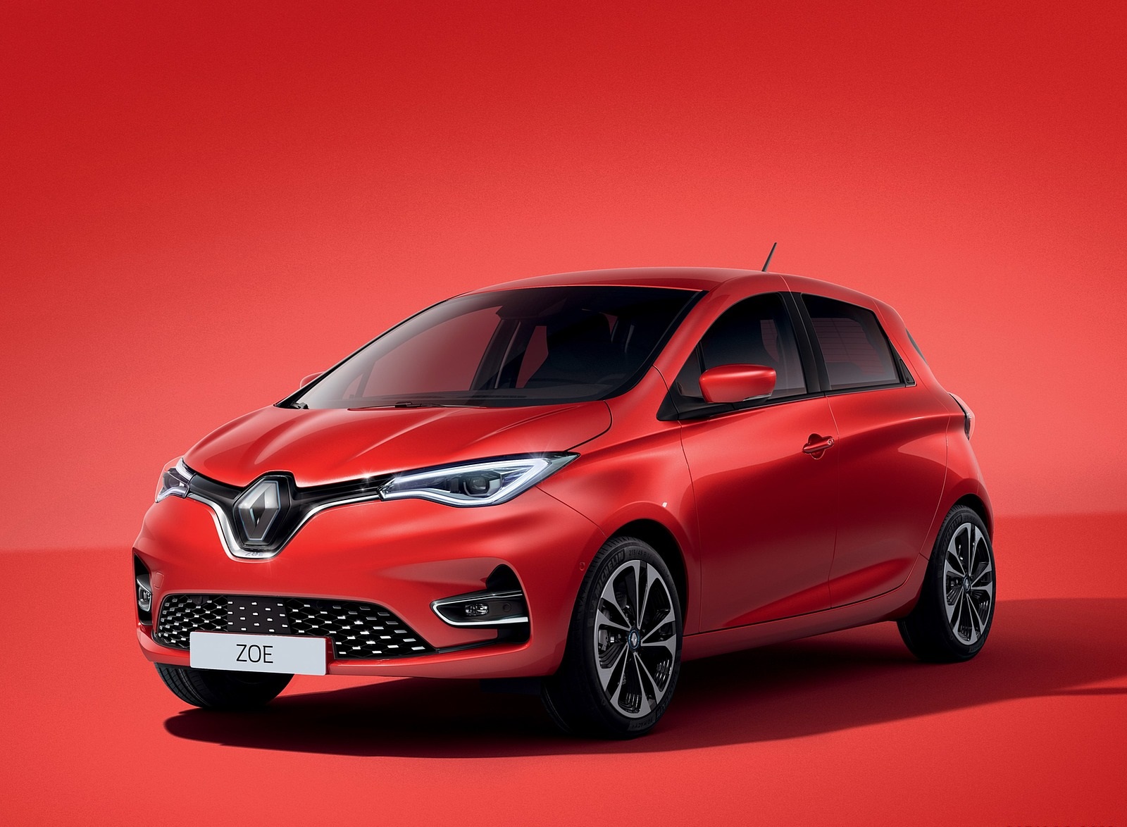 2020 Renault Zoe (Color: Flam Red) Front Three-Quarter Wallpapers #28 of 39
