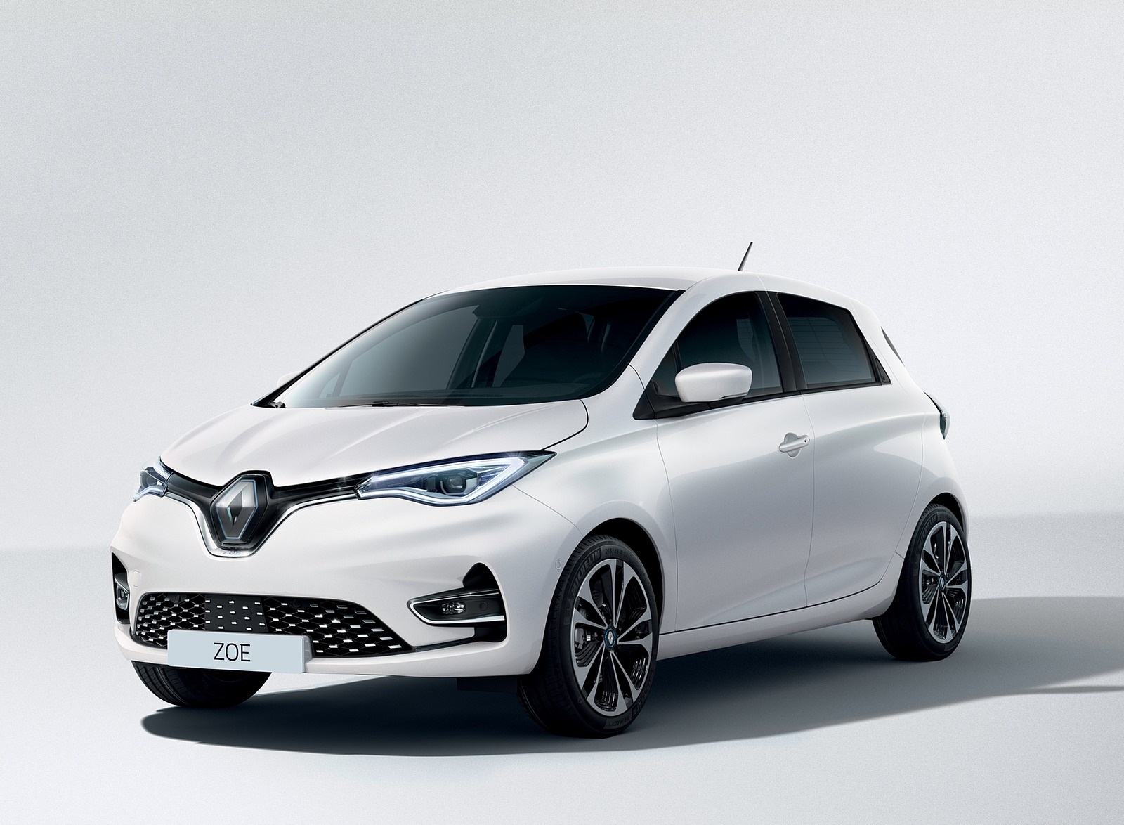 2020 Renault Zoe (Color: Glacier White) Front Three-Quarter Wallpapers #27 of 39
