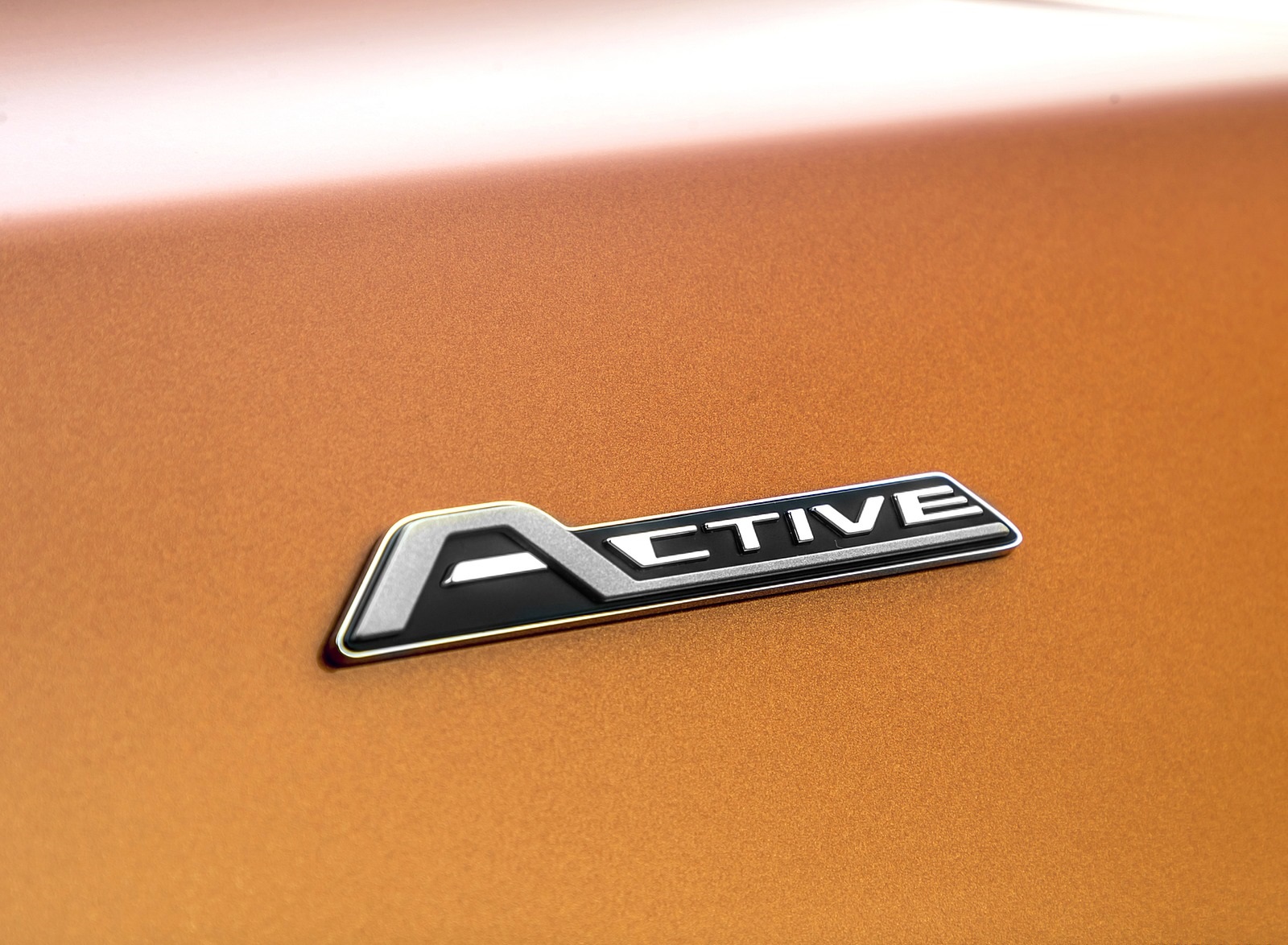 2019 Ford Focus Active 5-Door (Color: Orange Glow) Badge Wallpapers #84 of 118
