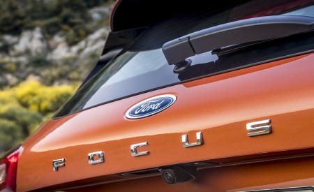 2019 Ford Focus Active 5-Door (Color: Orange Glow) Detail Wallpapers 450x275 (88)