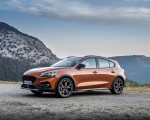 2019 Ford Focus Active 5-Door (Color: Orange Glow) Front Three-Quarter Wallpapers 150x120 (75)