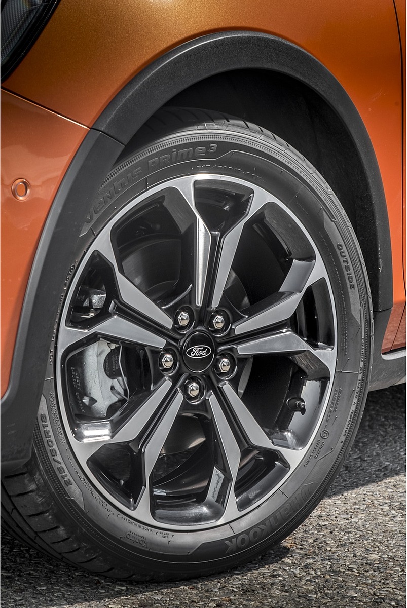 2019 Ford Focus Active 5-Door (Color: Orange Glow) Wheel Wallpapers #94 of 118