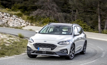 2019 Ford Focus Active Wagon (Color: Metropolis White) Front Three-Quarter Wallpapers 450x275 (14)