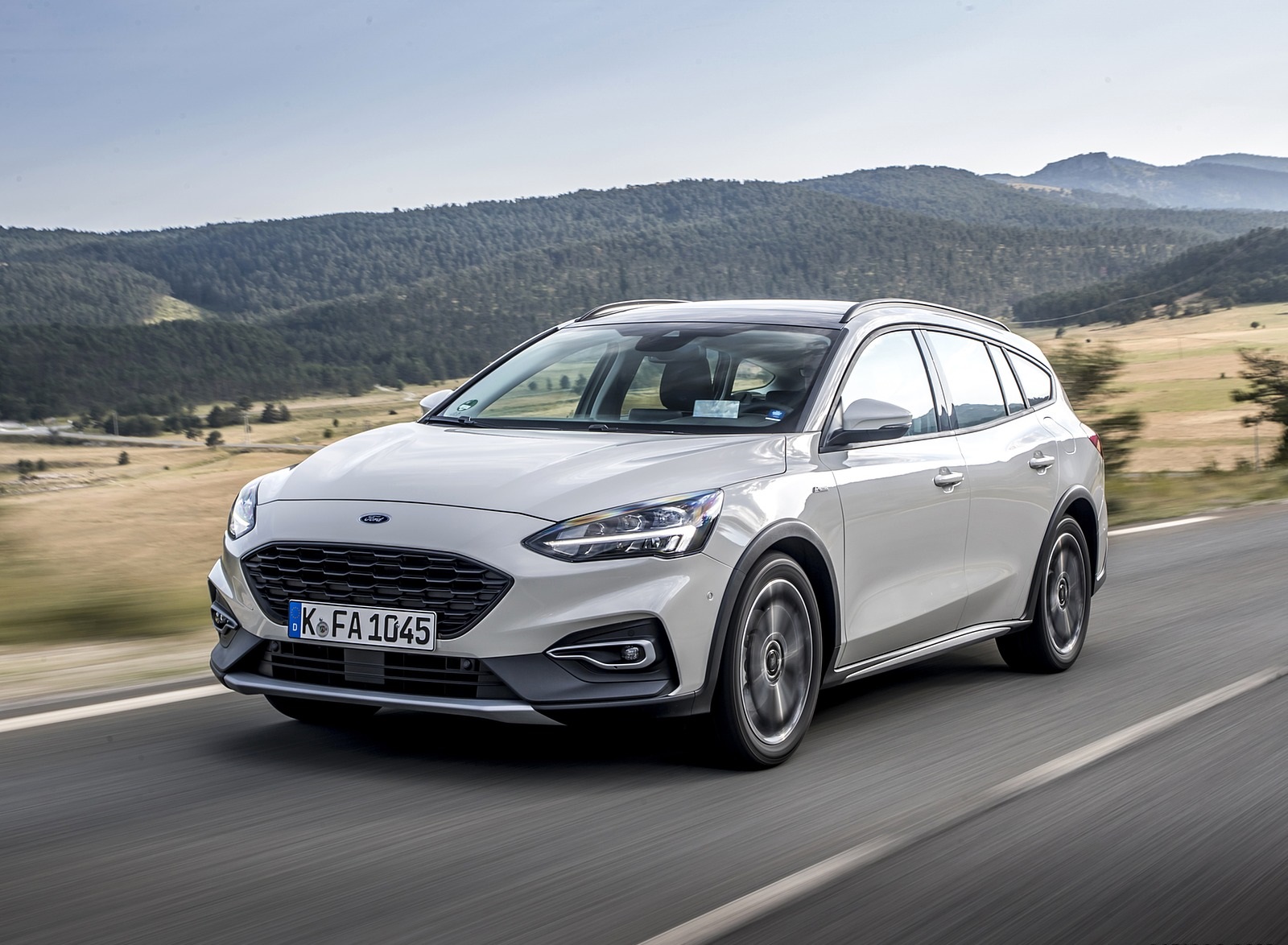 2019 Ford Focus Active Wagon (Color: Metropolis White) Front Three-Quarter Wallpapers #5 of 118