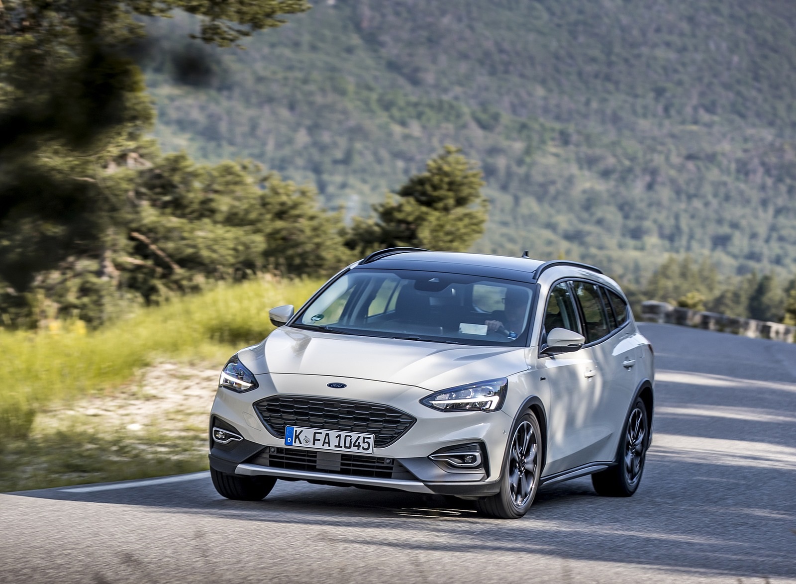 2019 Ford Focus Active Wagon (Color: Metropolis White) Front Wallpapers (6)