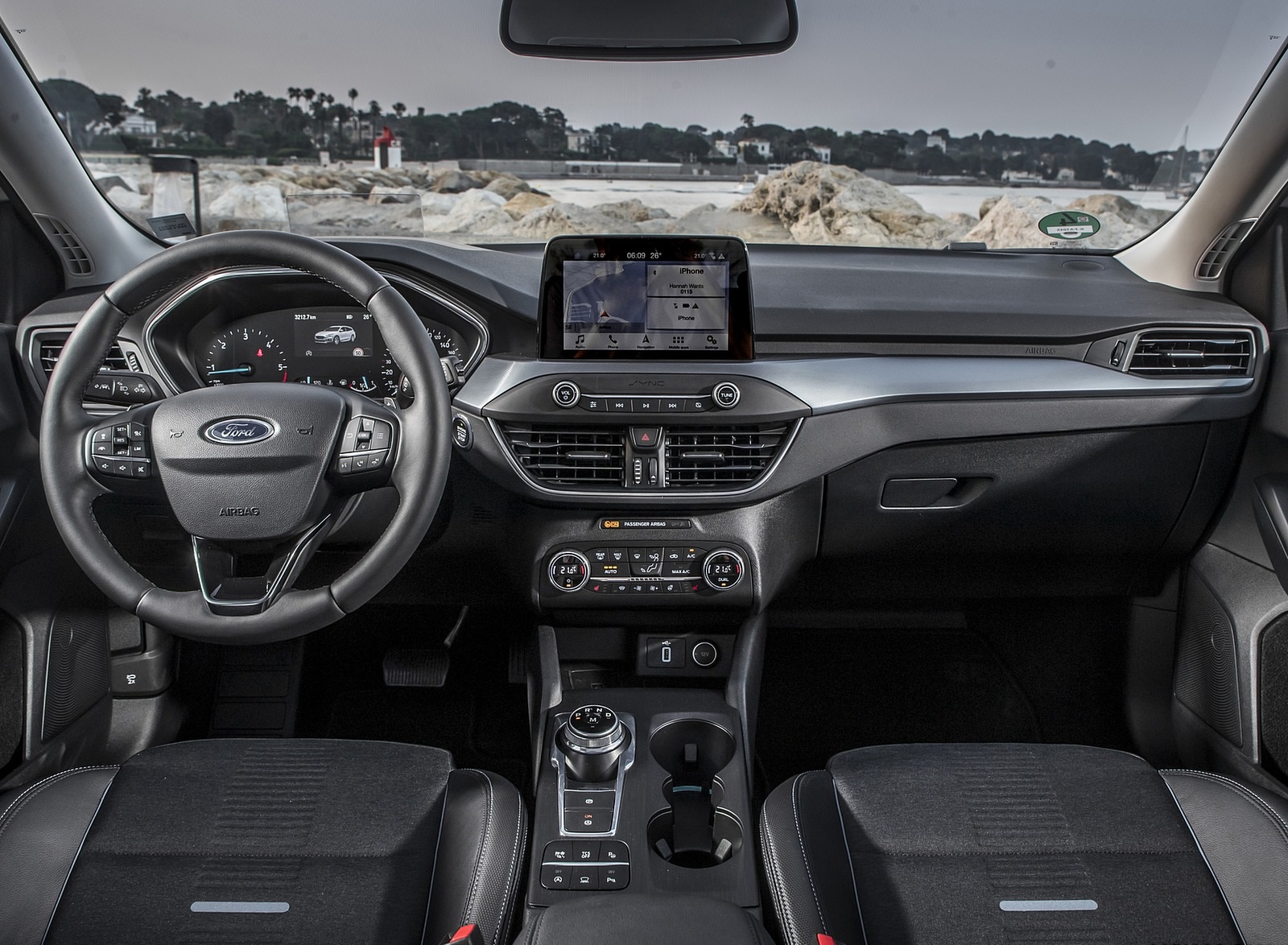 2019 Ford Focus Active Wagon (Color: Metropolis White) Interior Cockpit Wallpapers #37 of 118