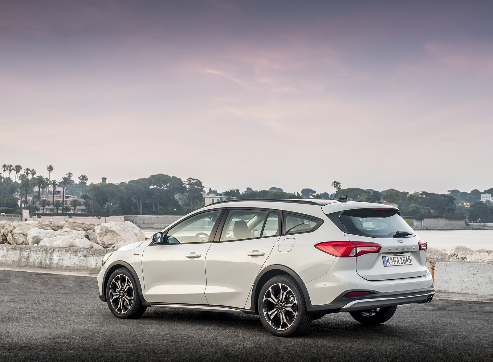 2019 Ford Focus Active Wagon (Color: Metropolis White) Rear Three-Quarter Wallpapers #20 of 118