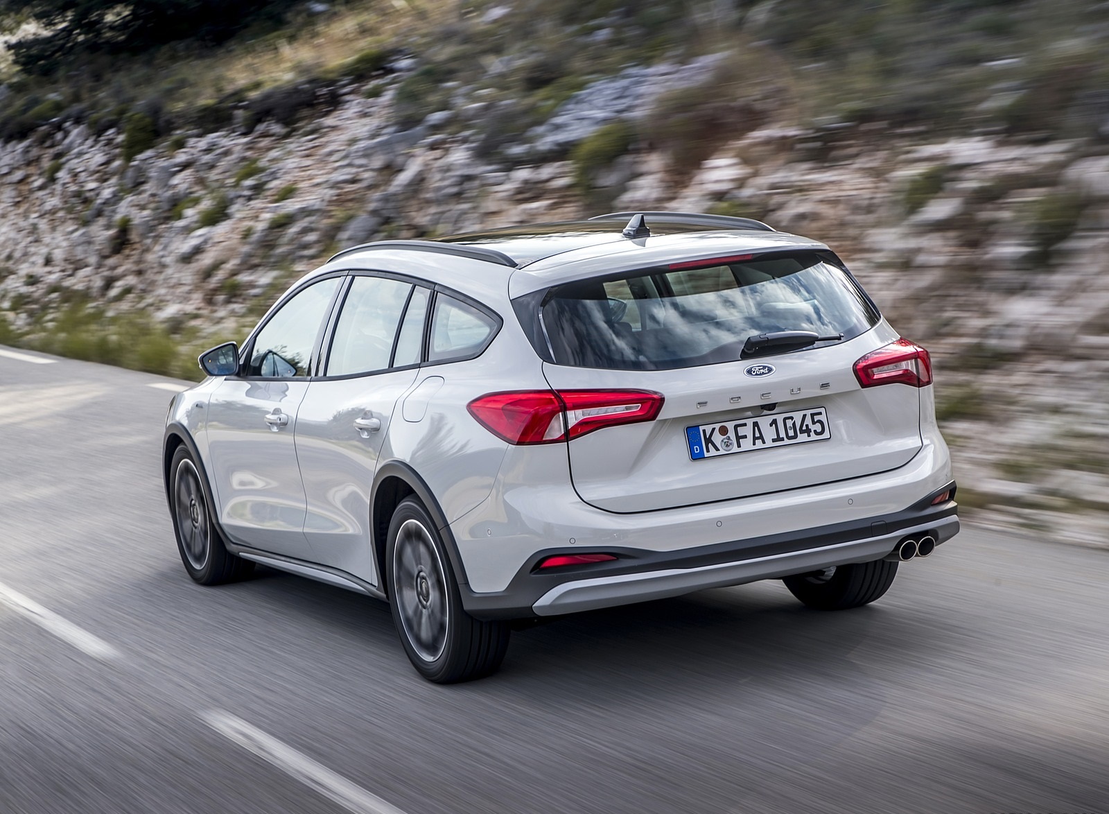 2019 Ford Focus Active Wagon (Color: Metropolis White) Rear Three-Quarter Wallpapers (9)