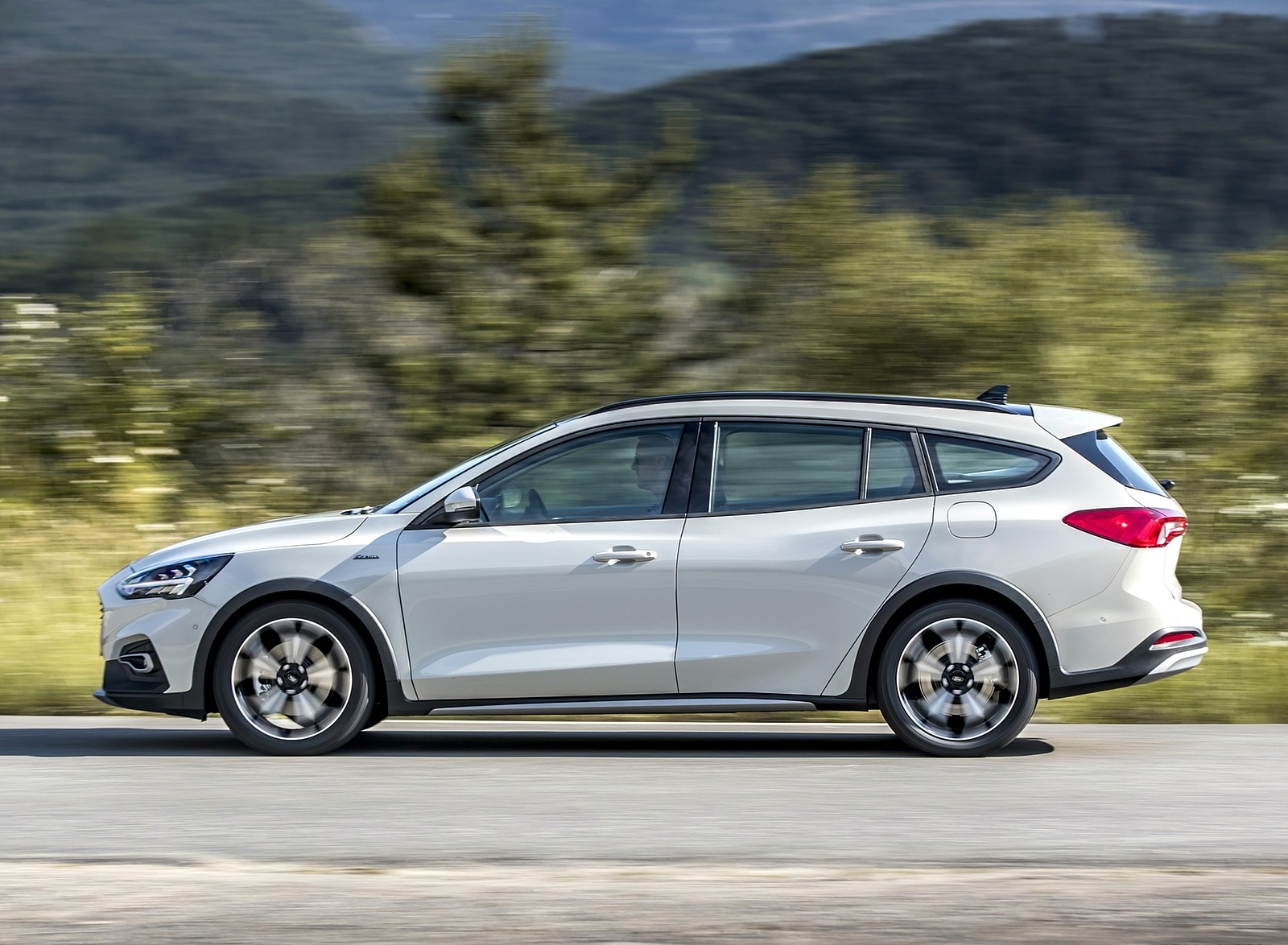 2019 Ford Focus Active Wagon (Color: Metropolis White) Side Wallpapers #12 of 118