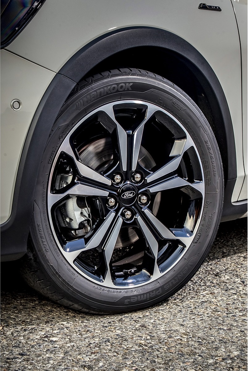 2019 Ford Focus Active Wagon (Color: Metropolis White) Wheel Wallpapers #25 of 118