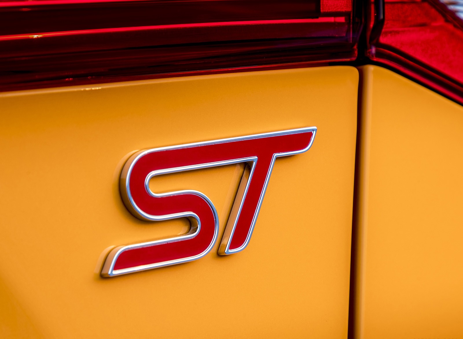 2019 Ford Focus ST (Euro-Spec Color: Orange Fury) Badge Wallpapers #60 of 218