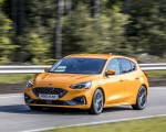 2019 Ford Focus ST (Euro-Spec Color: Orange Fury) Front Three-Quarter Wallpapers 150x120 (27)