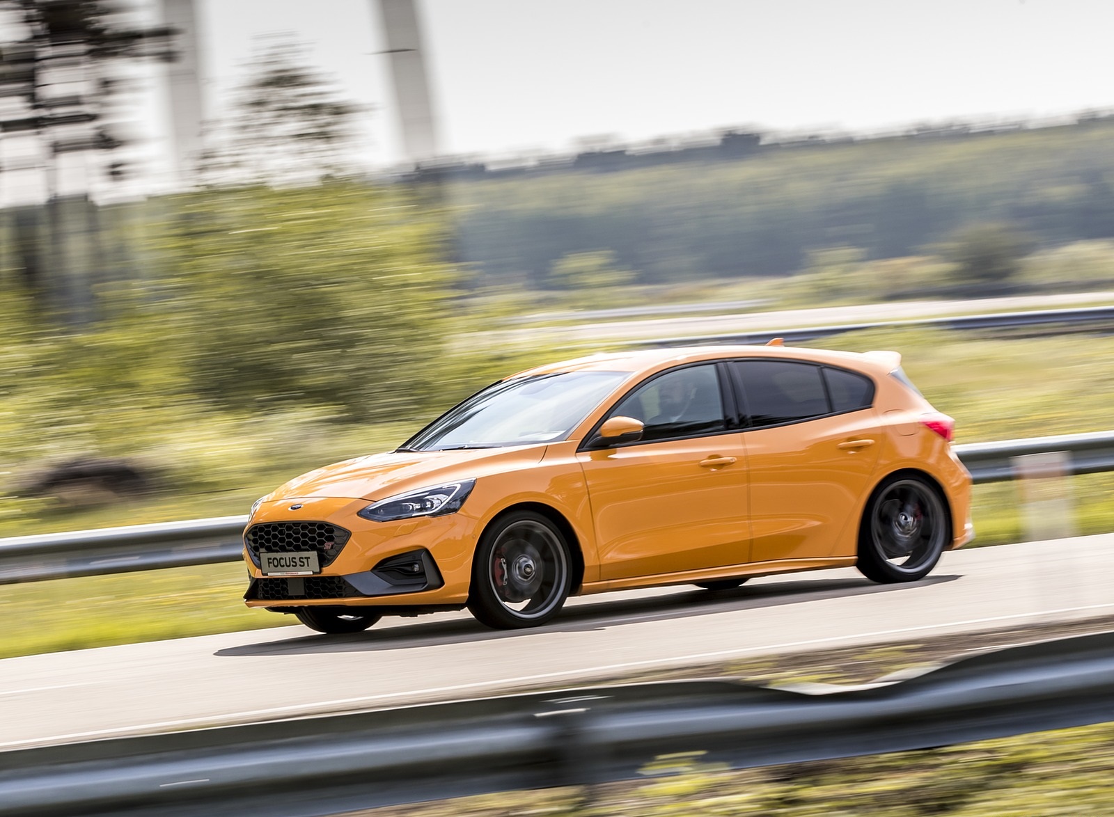 2019 Ford Focus ST (Euro-Spec Color: Orange Fury) Front Three-Quarter Wallpapers #28 of 218