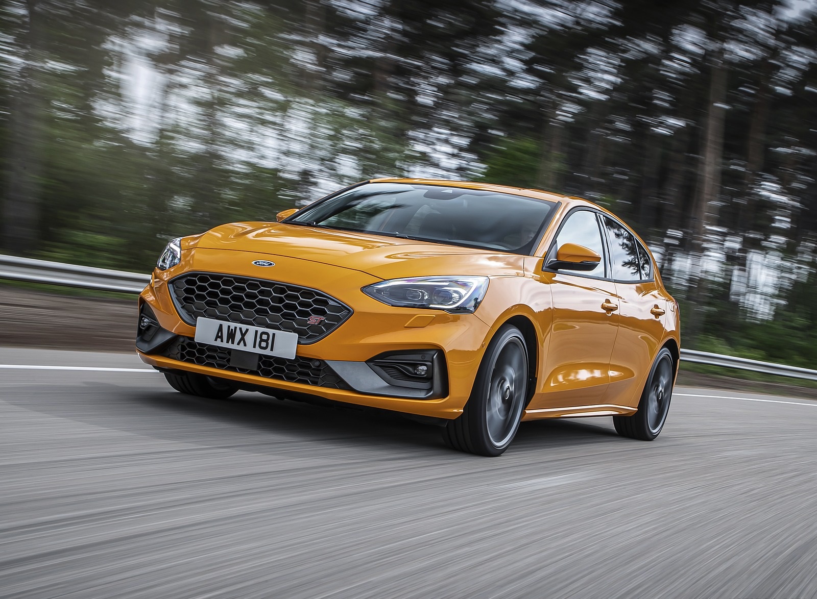 2019 Ford Focus ST (Euro-Spec Color: Orange Fury) Front Three-Quarter Wallpapers (6)