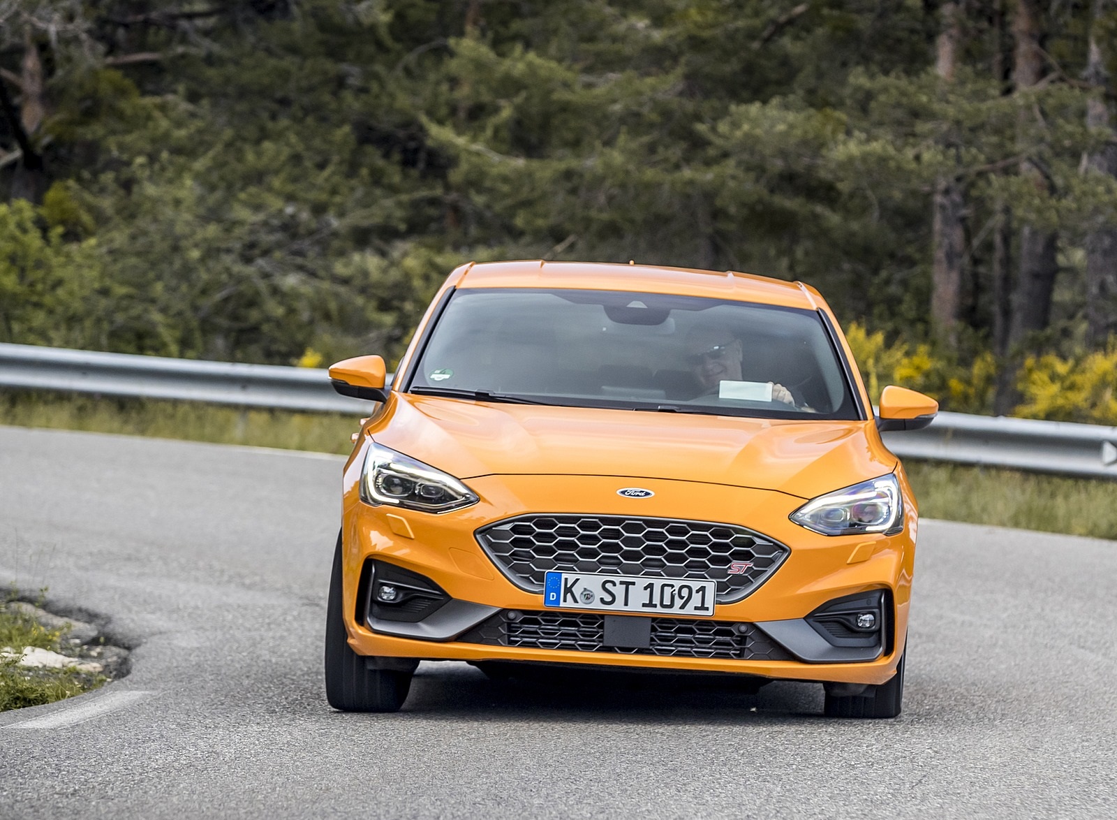 2019 Ford Focus ST (Euro-Spec Color: Orange Fury) Front Wallpapers #16 of 218