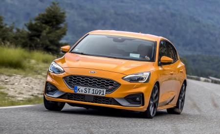 2019 Ford Focus ST (Euro-Spec Color: Orange Fury) Front Wallpapers 450x275 (17)
