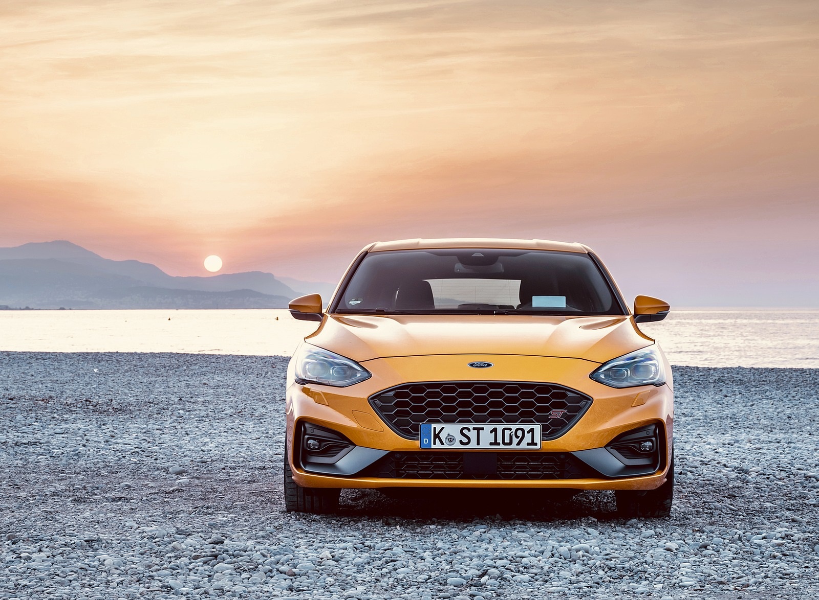 2019 Ford Focus ST (Euro-Spec Color: Orange Fury) Front Wallpapers #40 of 218