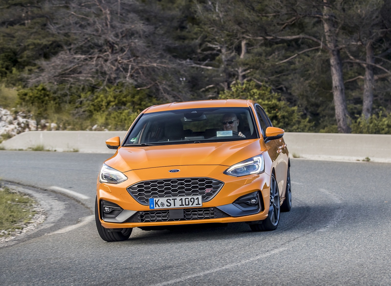 2019 Ford Focus ST (Euro-Spec Color: Orange Fury) Front Wallpapers #33 of 218