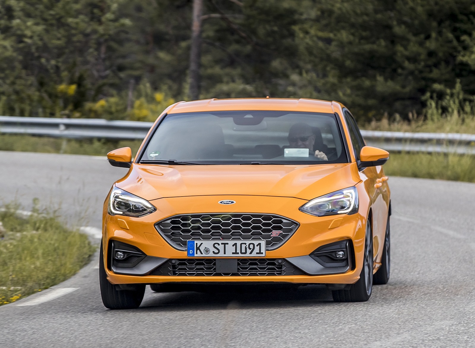 2019 Ford Focus ST (Euro-Spec Color: Orange Fury) Front Wallpapers #18 of 218