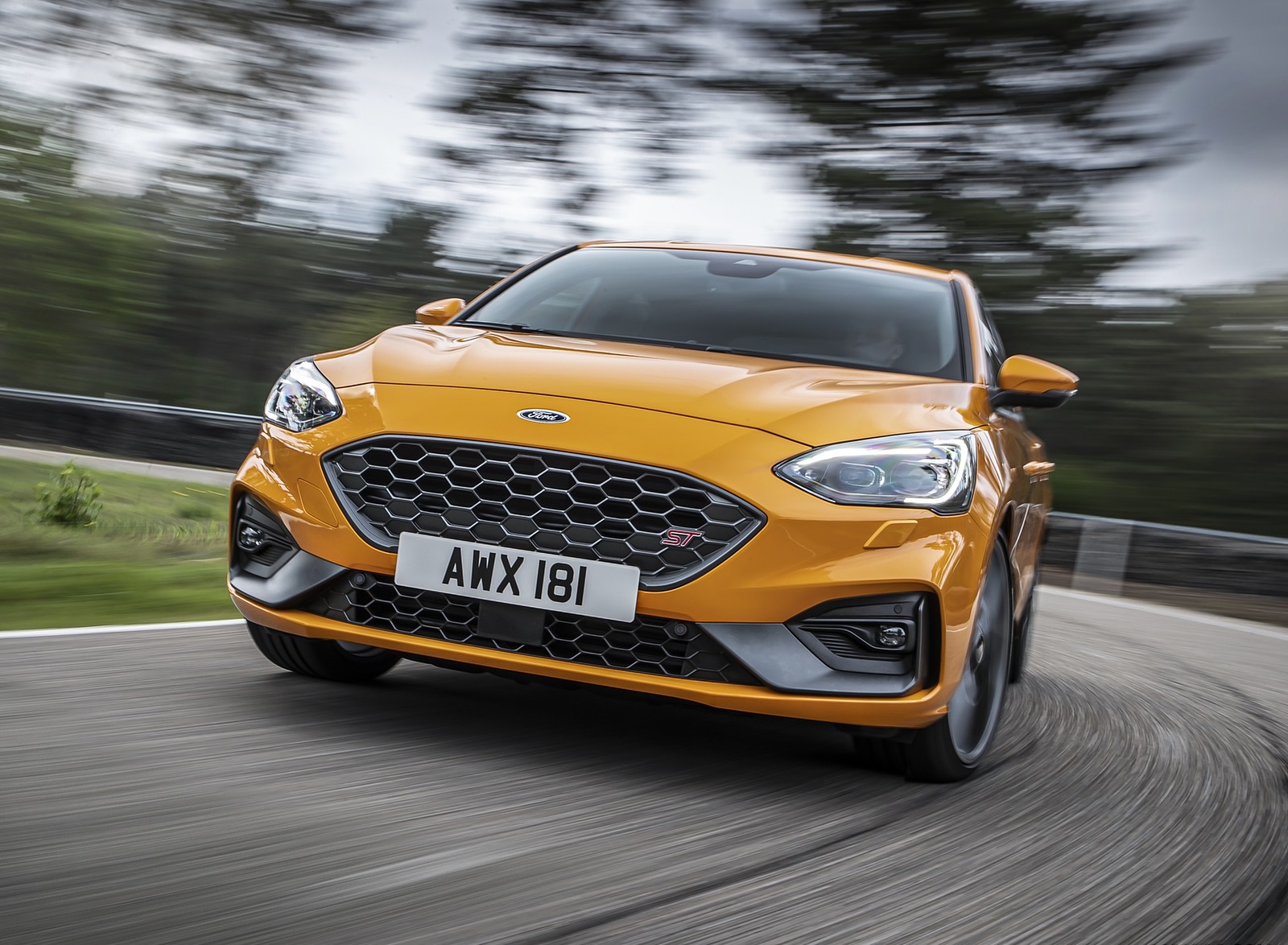 2019 Ford Focus ST (Euro-Spec Color: Orange Fury) Front Wallpapers (8)