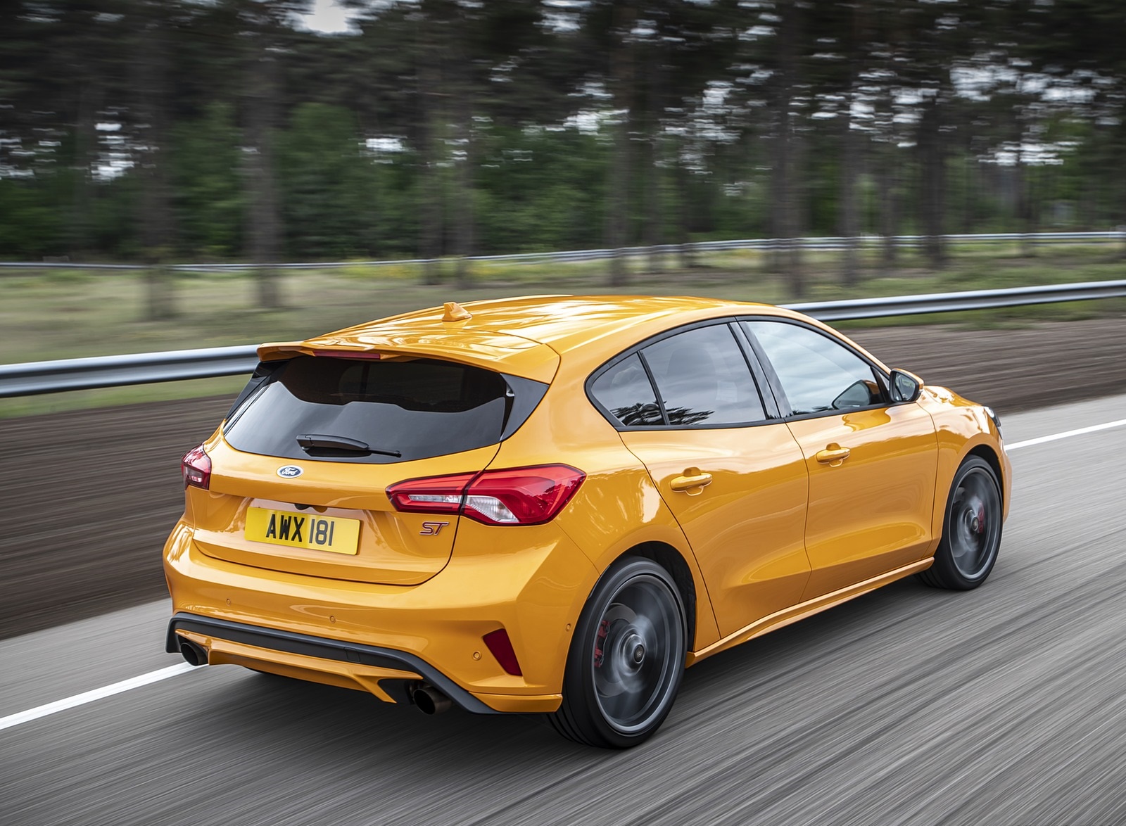 2019 Ford Focus ST (Euro-Spec Color: Orange Fury) Rear Three-Quarter Wallpapers (9)