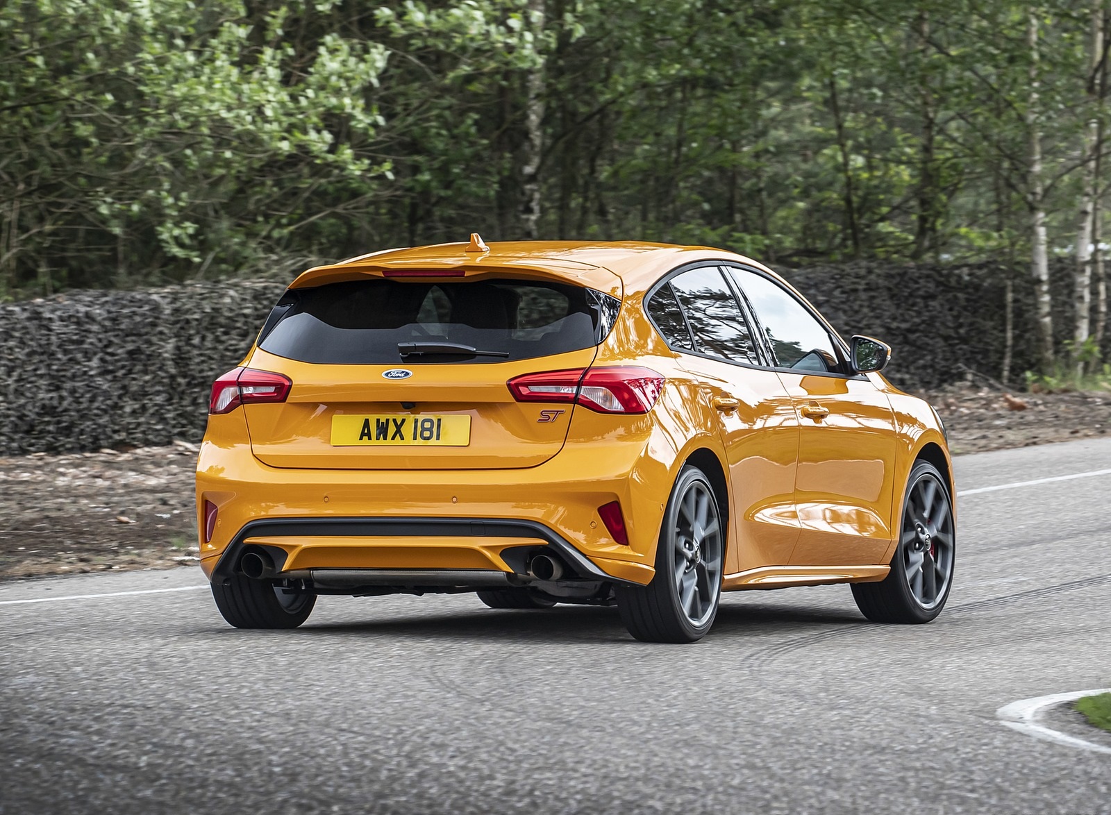 2019 Ford Focus ST (Euro-Spec Color: Orange Fury) Rear Three-Quarter Wallpapers (10)