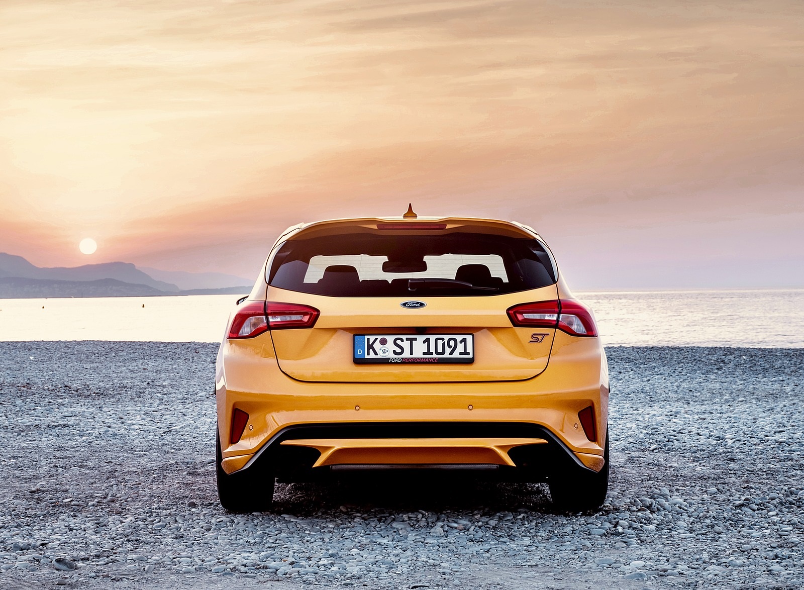 2019 Ford Focus ST (Euro-Spec Color: Orange Fury) Rear Wallpapers #45 of 218