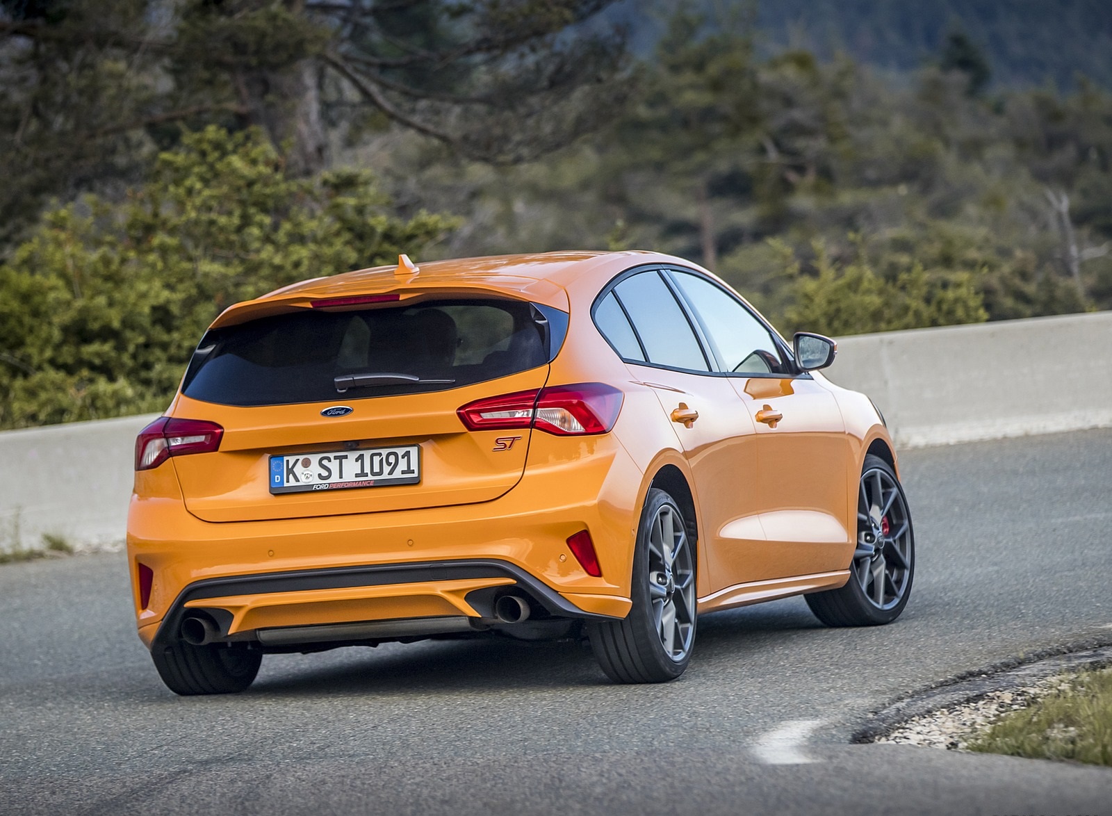 2019 Ford Focus ST (Euro-Spec Color: Orange Fury) Rear Wallpapers #22 of 218