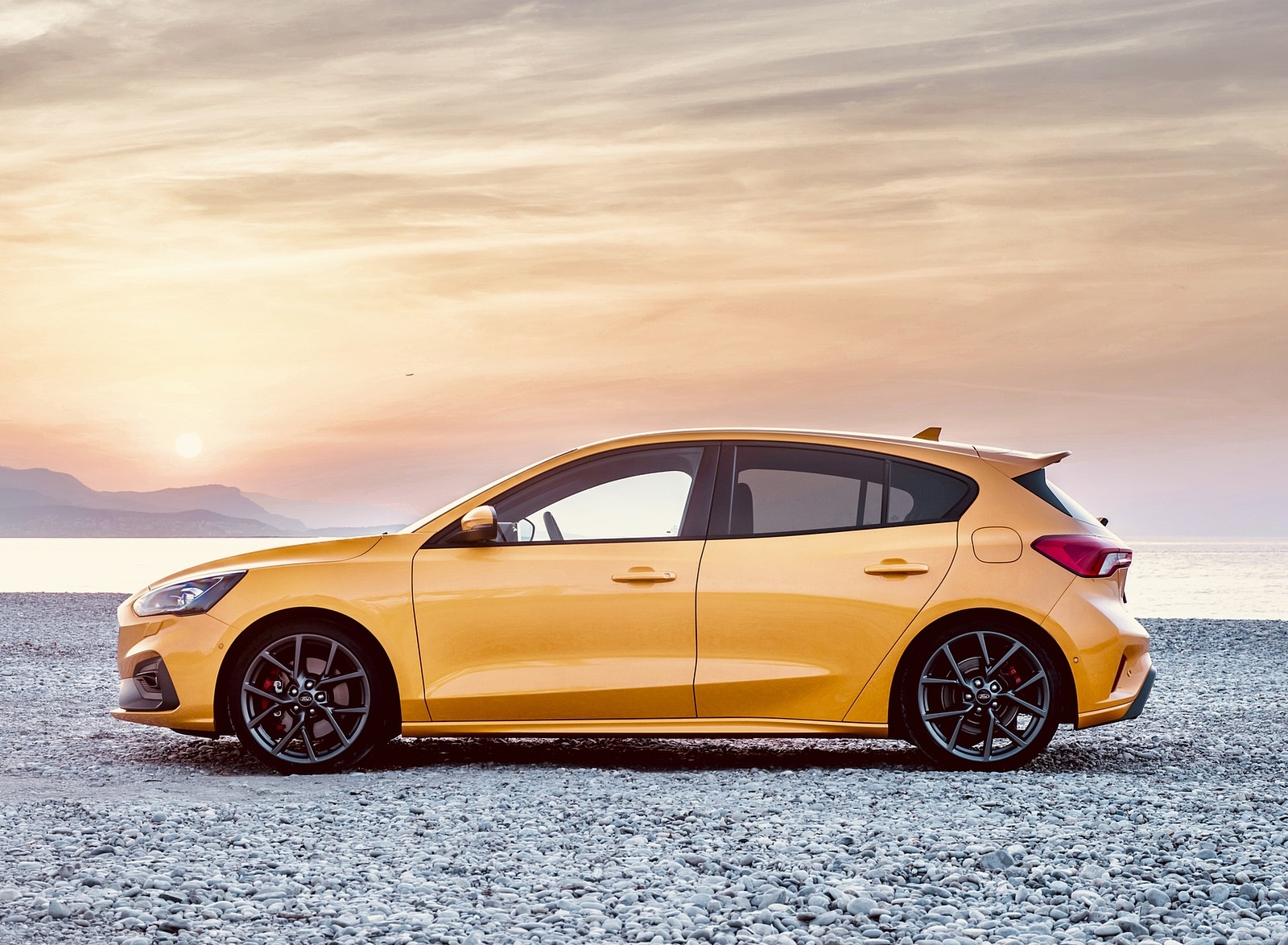 2019 Ford Focus ST (Euro-Spec Color: Orange Fury) Side Wallpapers #46 of 218