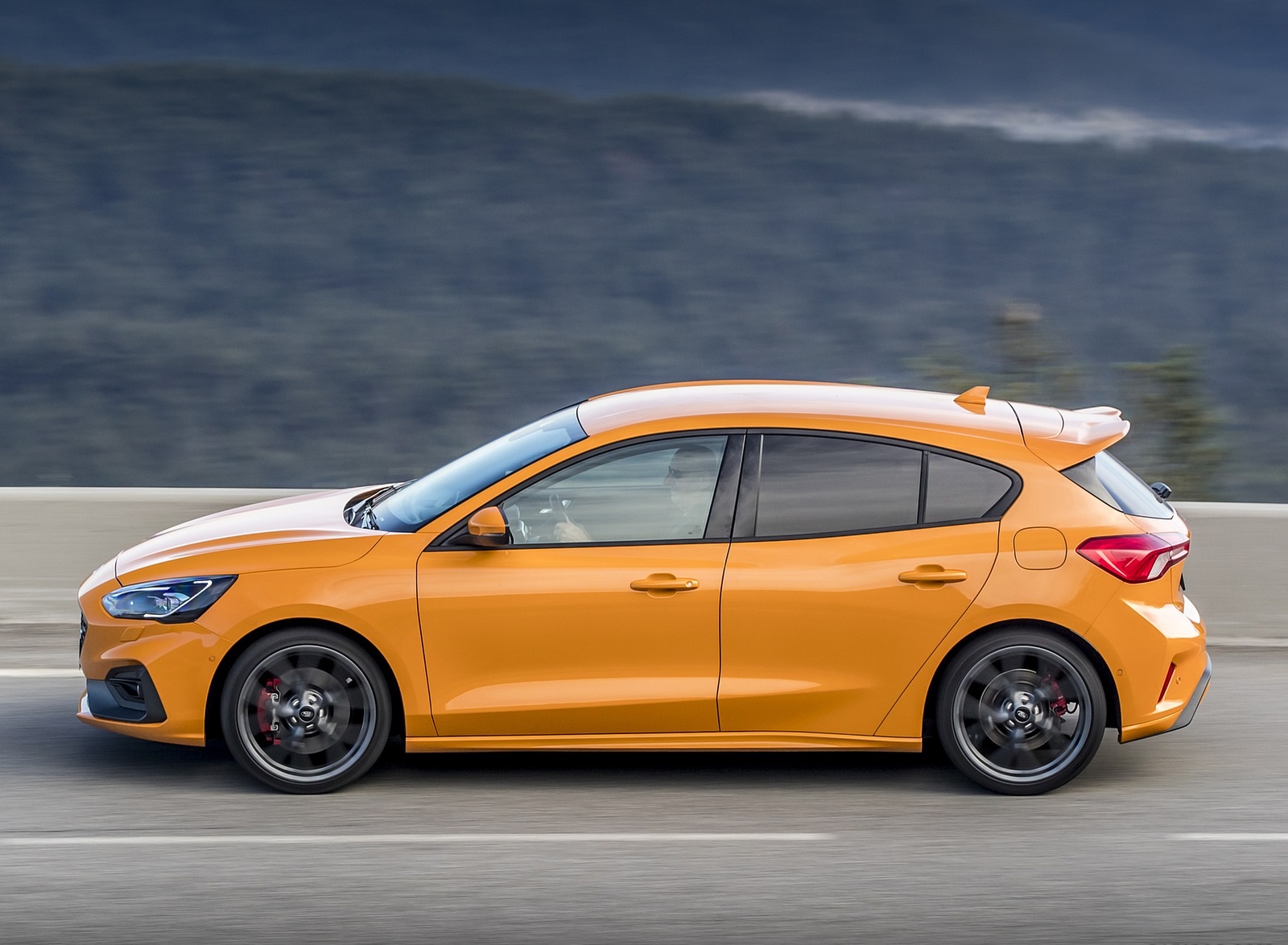 2019 Ford Focus ST (Euro-Spec Color: Orange Fury) Side Wallpapers #23 of 218