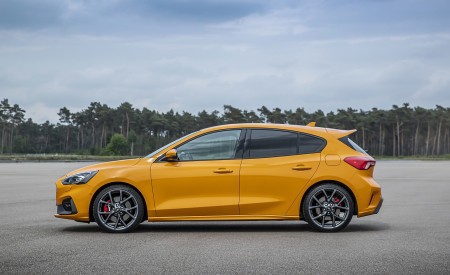 2019 Ford Focus ST (Euro-Spec Color: Orange Fury) Side Wallpapers 450x275 (47)