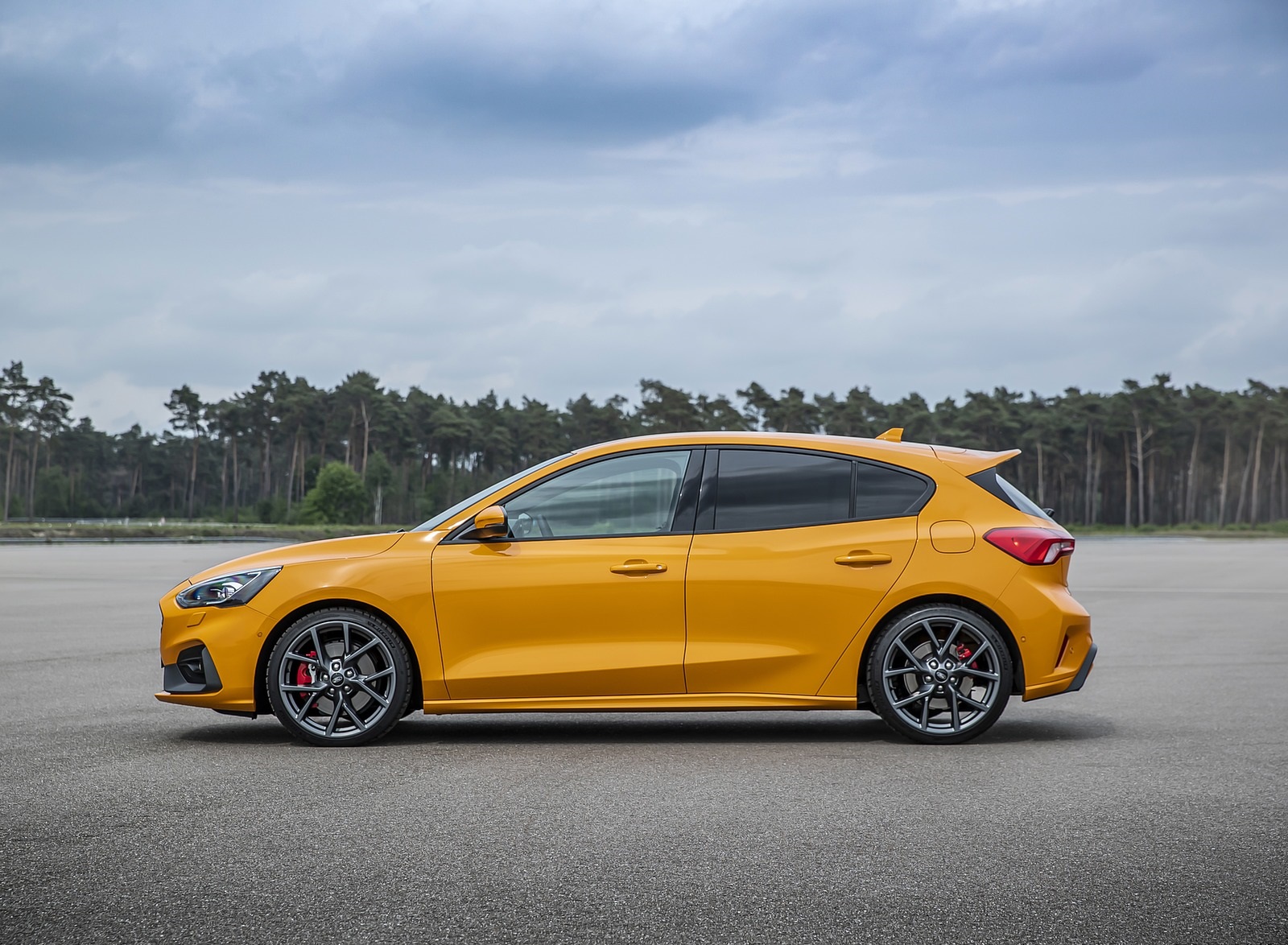 2019 Ford Focus ST (Euro-Spec Color: Orange Fury) Side Wallpapers #47 of 218