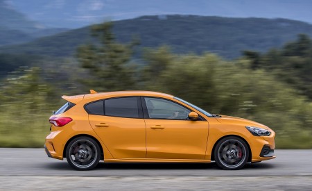 2019 Ford Focus ST (Euro-Spec Color: Orange Fury) Side Wallpapers 450x275 (24)