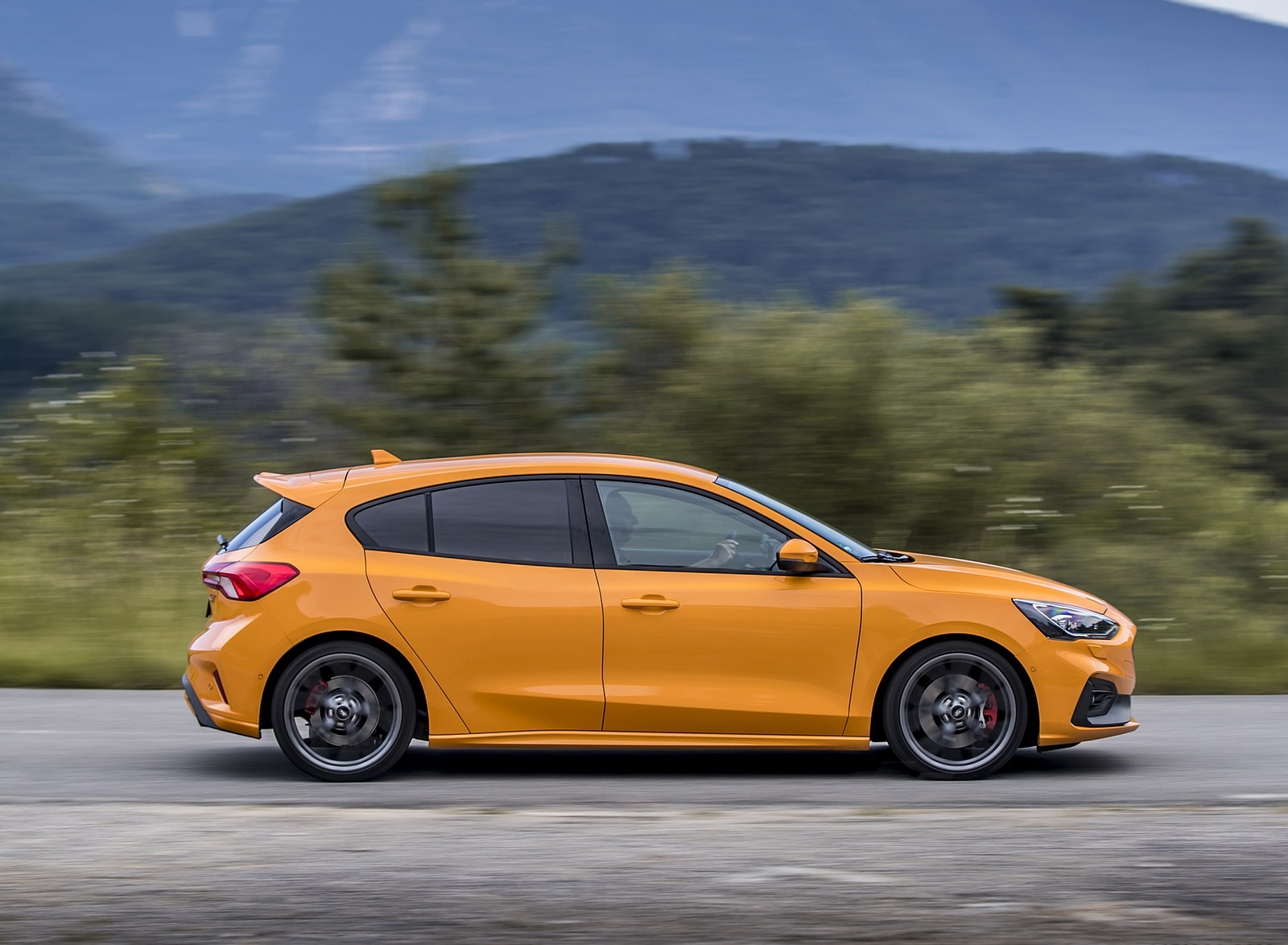 2019 Ford Focus ST (Euro-Spec Color: Orange Fury) Side Wallpapers #24 of 218