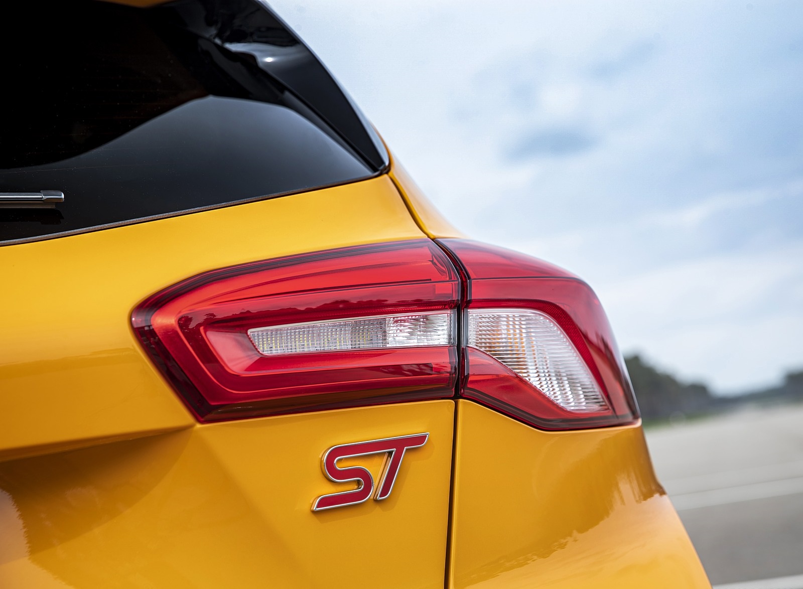 2019 Ford Focus ST (Euro-Spec Color: Orange Fury) Tail Light Wallpapers #52 of 218
