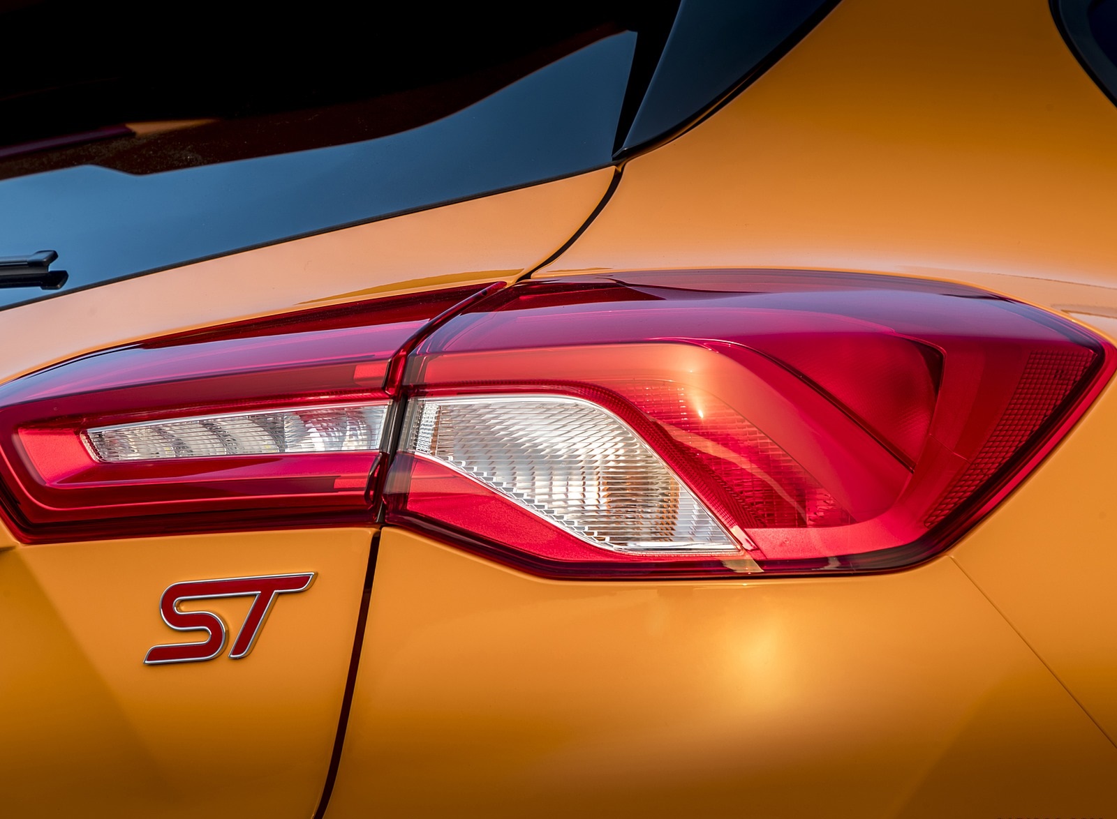 2019 Ford Focus ST (Euro-Spec Color: Orange Fury) Tail Light Wallpapers #51 of 218