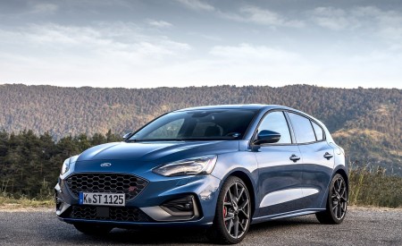 2019 Ford Focus ST (Euro-Spec Color: Performance Blue) Front Three-Quarter Wallpapers 450x275 (137)