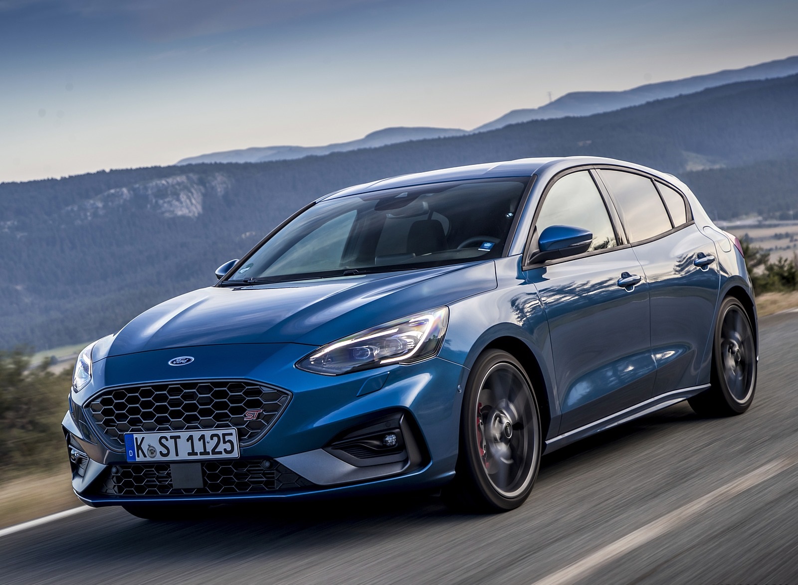 2019 Ford Focus ST (Euro-Spec Color: Performance Blue) Front Three-Quarter Wallpapers #108 of 218