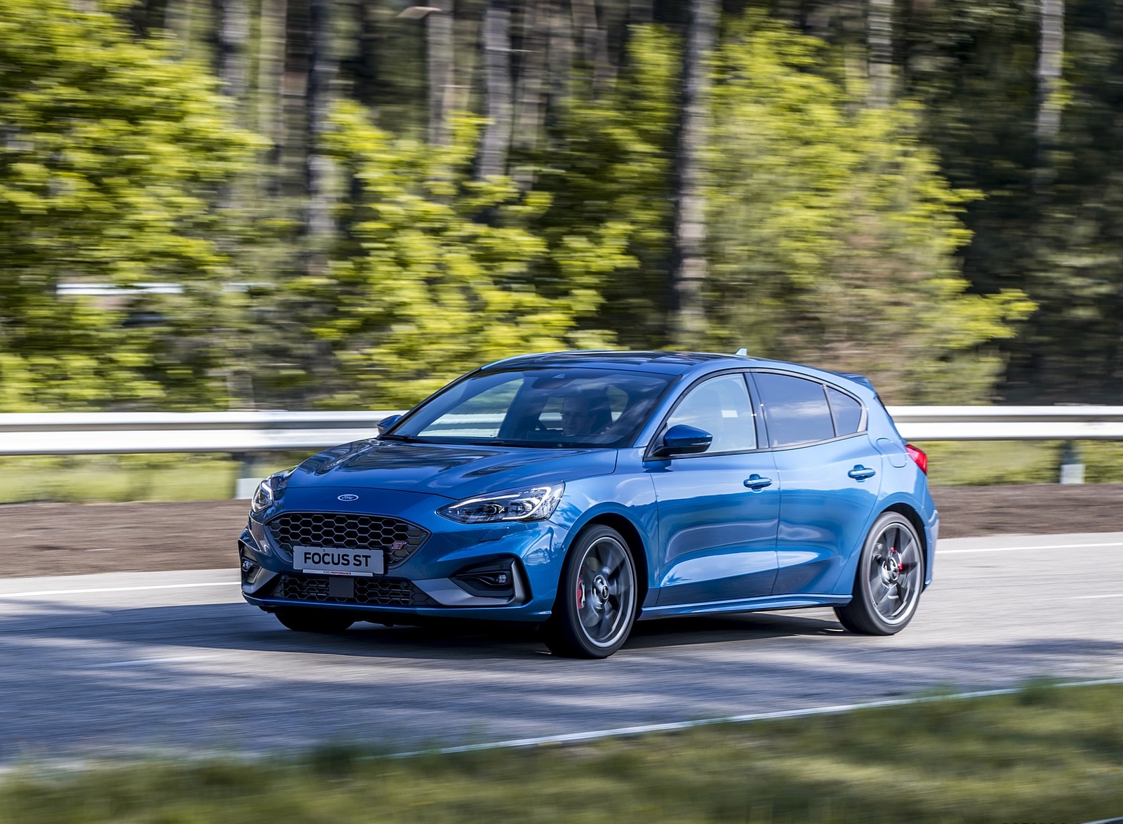 2019 Ford Focus ST (Euro-Spec Color: Performance Blue) Front Three-Quarter Wallpapers #120 of 218