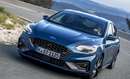 2019 Ford Focus ST (Euro-Spec Color: Performance Blue) Front Three-Quarter Wallpapers 450x275 (110)