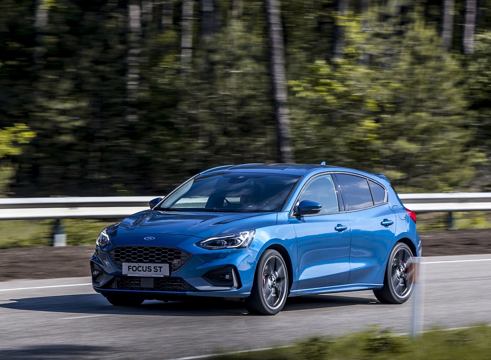 2019 Ford Focus ST (Euro-Spec Color: Performance Blue) Front Three-Quarter Wallpapers #122 of 218